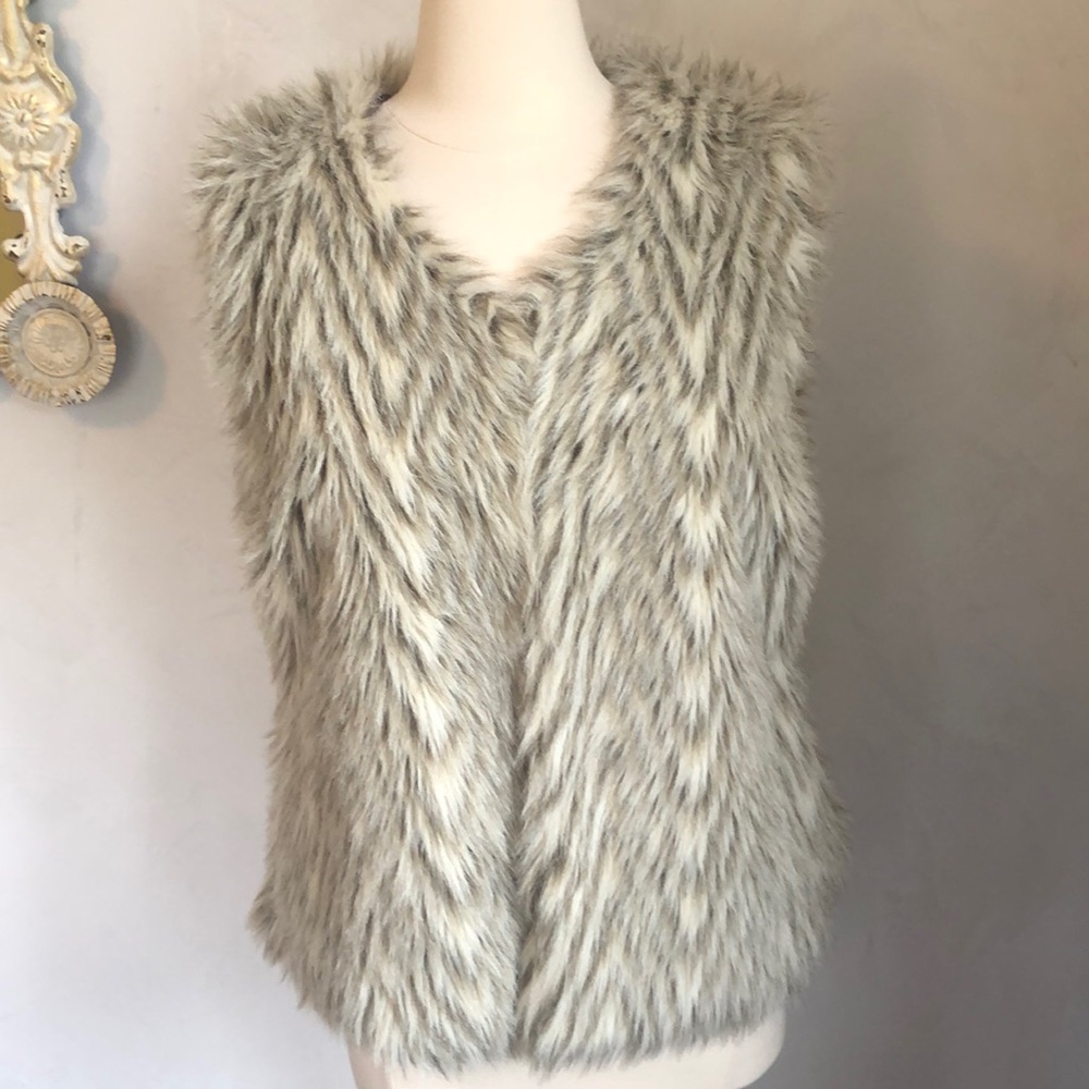 Say What Brown,black & Cream Faux Fur Vest, lined w/hook & eye closure Size XL